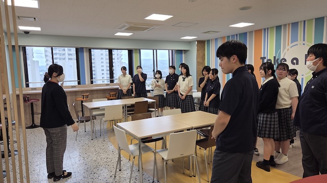 ③